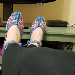 Embroidered denim espadrille